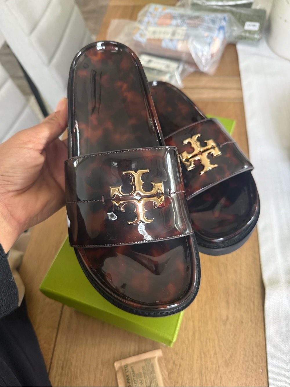 New Tory Burch EVERLY ANATOMIC LUG TORTOISE PATENT - Picture 2 of 6